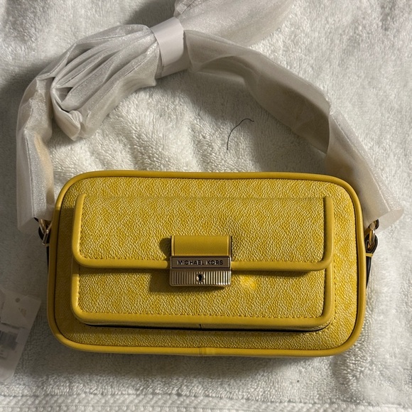 NWT Michael Kors crossbody. - Picture 2 of 9